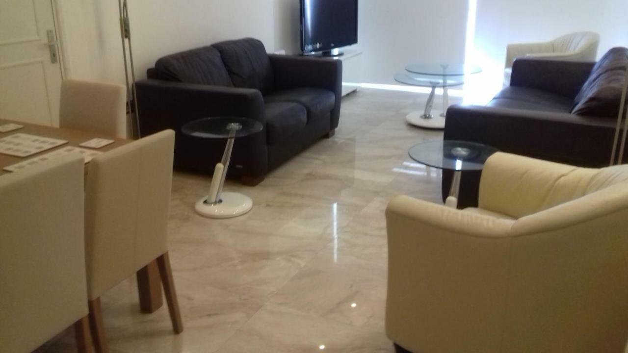 Amathusia Beach Apartment Limassol Exteriör bild