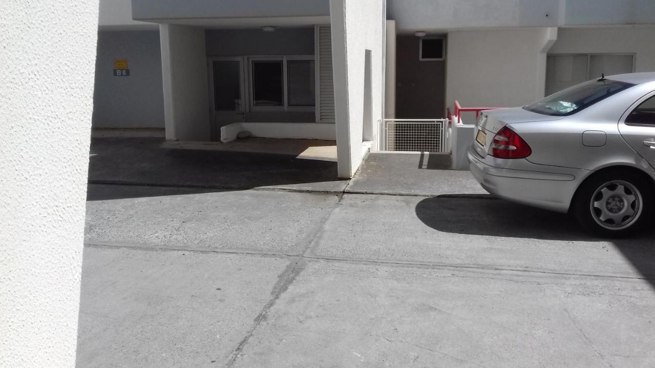 Amathusia Beach Apartment Limassol Exteriör bild